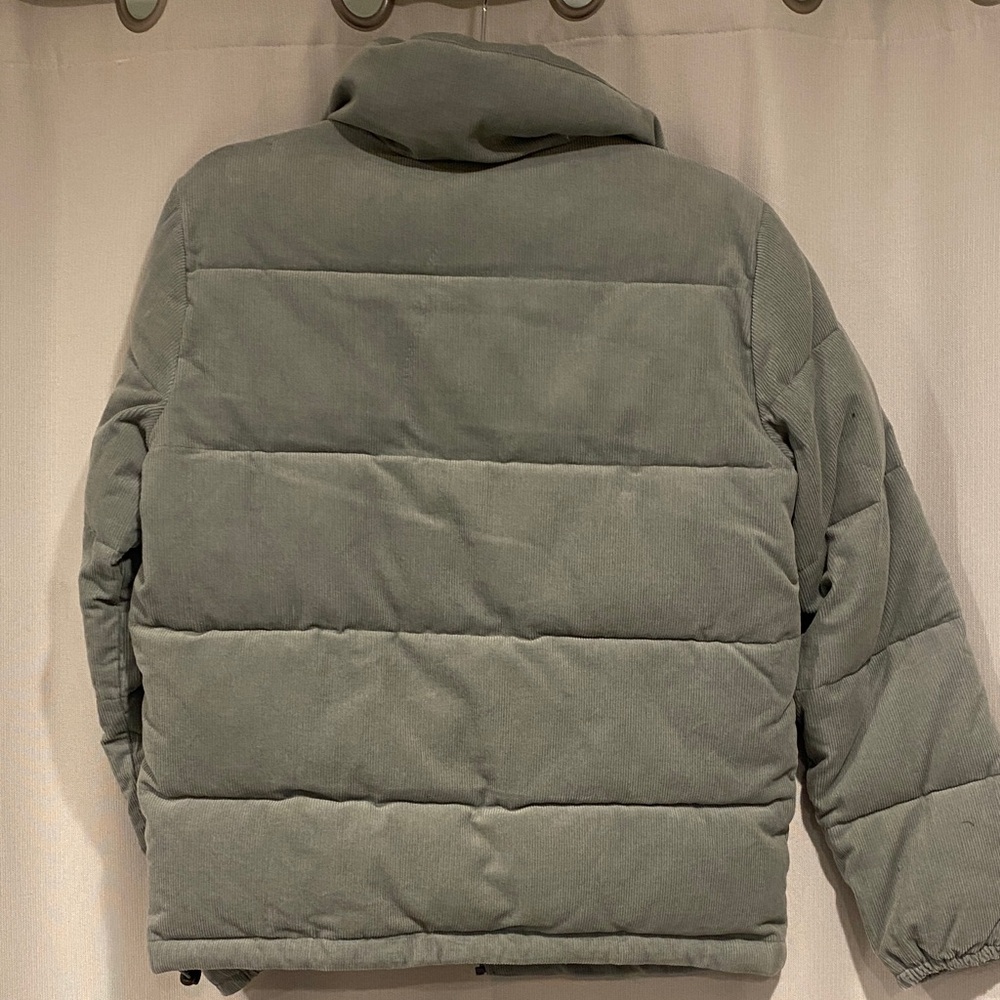 Levi's Women’s Light Green Puffer Jacket - Picture 3 of 3